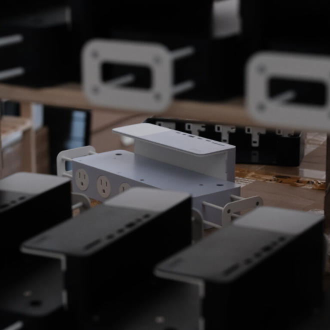 Lon:HUB – High-Speed Charging & Connectivity Station | Sustainable Design, Dual 4K Display Support, Qi2 Wireless Charger